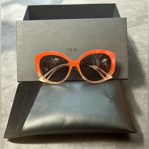 DiorDash Mystery Bags/Boxes Opportunity for $25 Dior - Picture 3 of 4